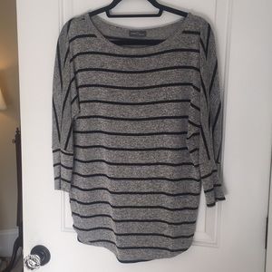 Light sweater with three quarter length sleeves